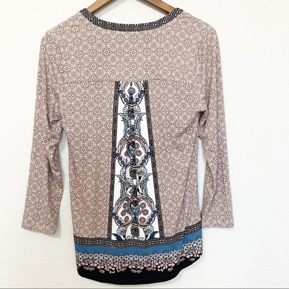 DR2 V-Neck Blouse - Picture 2 of 5